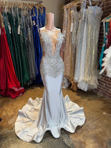 Snow Angel - Med ( 8/10 )