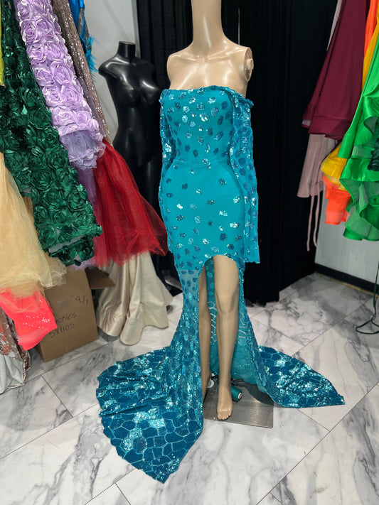 TEAL MADNESS GOWN SMALL 4/6